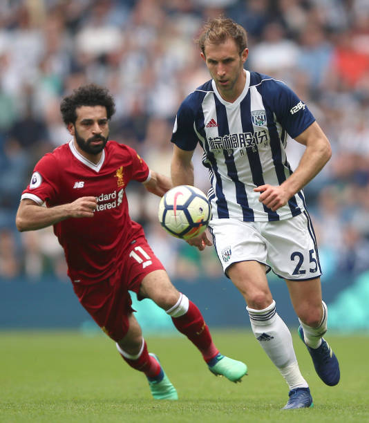 两人之间的 两人之间的