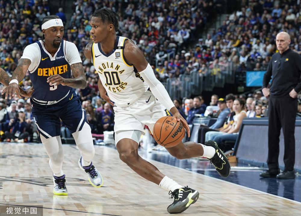 两人之间的 两人之间的