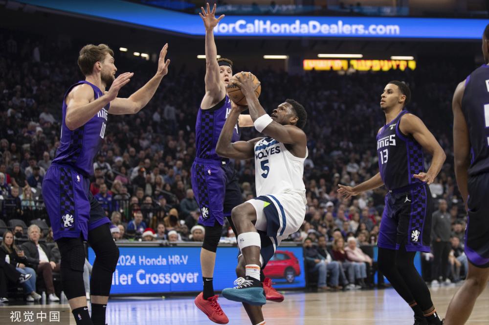 萨林杰防守出色，成功送出大帽（萨林杰防守抢眼，上演精彩封盖）