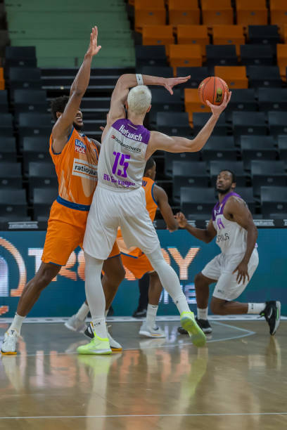 半场表现分析：小凯文·波特的数据解读（中场数据透视：解读小凯文·波特的表现）